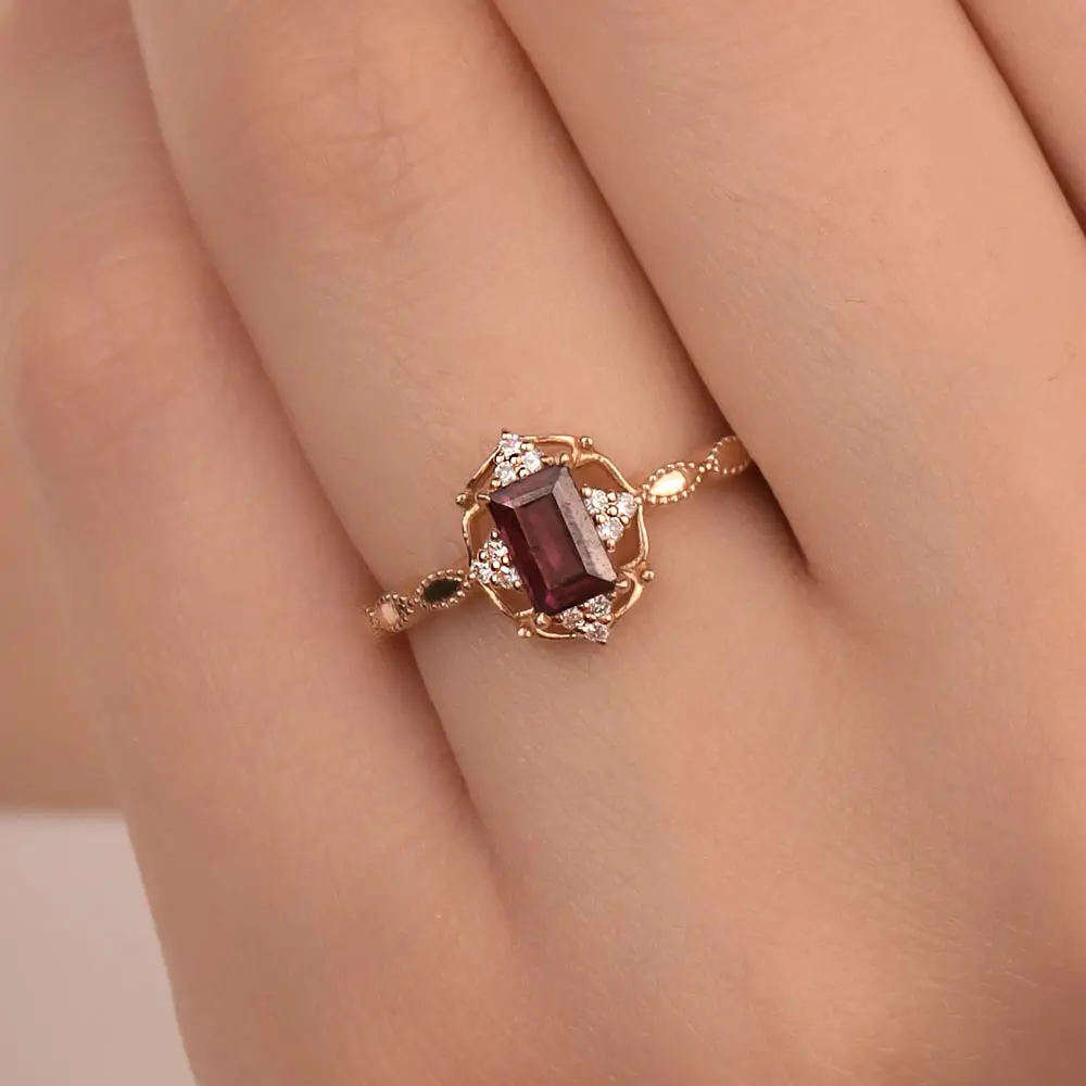 0,84 Karat Pırlantalı Vintage Rhodolite Yüzük