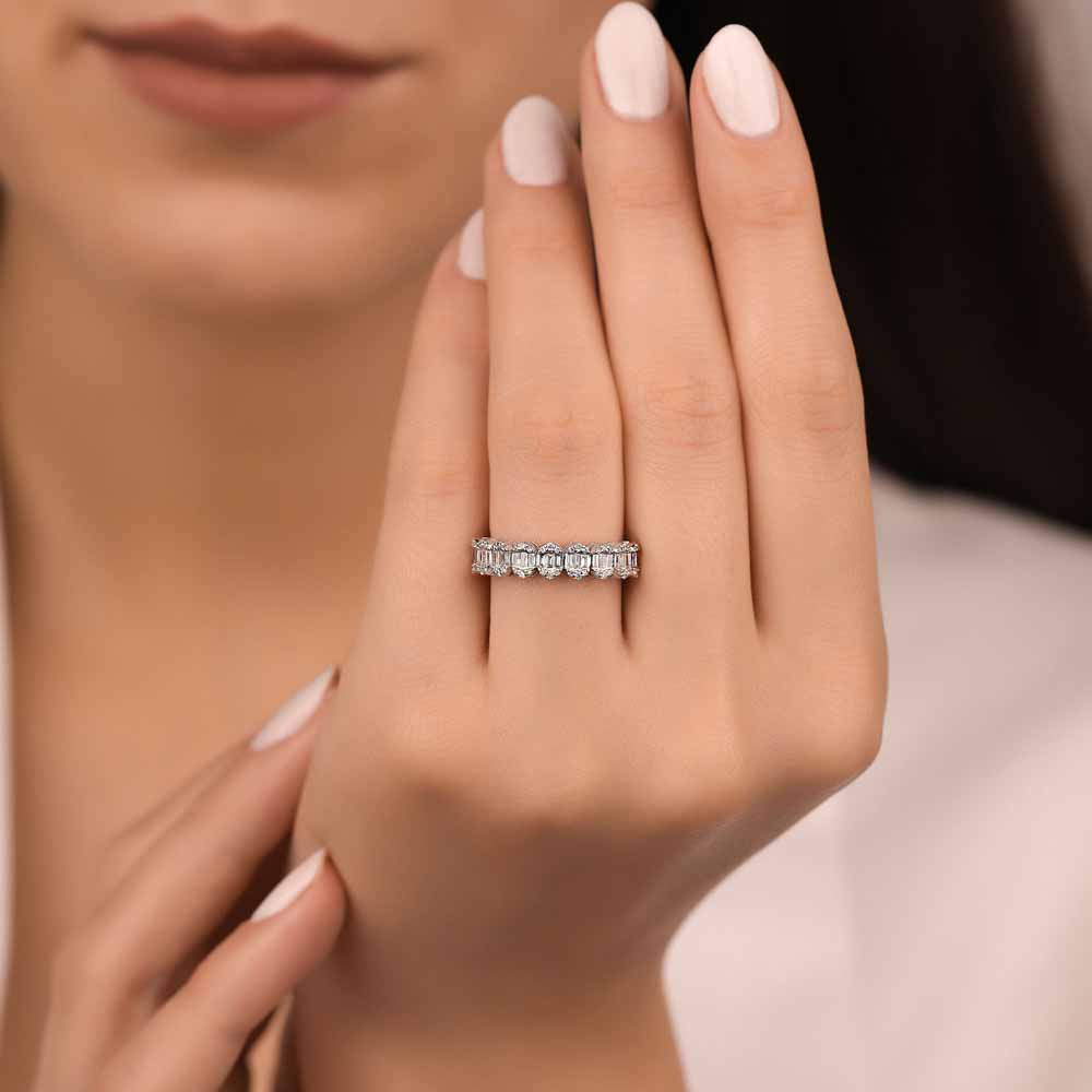 Baget Yüzükler 0,61 Karat Pırlanta Baget Yarımtur Dainty Tasarım Yüzük