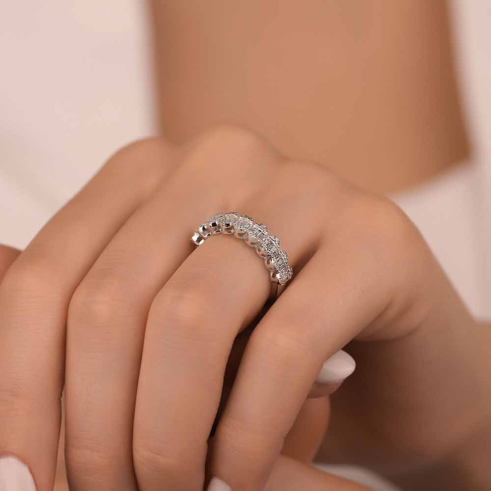 Baget Yüzükler 0,61 Karat Pırlanta Baget Yarımtur Dainty Tasarım Yüzük