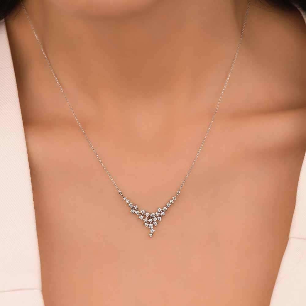 0.56 Karat Pırlanta Özel Tasarım Salkım Kolye