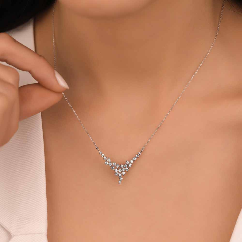 0.56 Karat Pırlanta Özel Tasarım Salkım Kolye