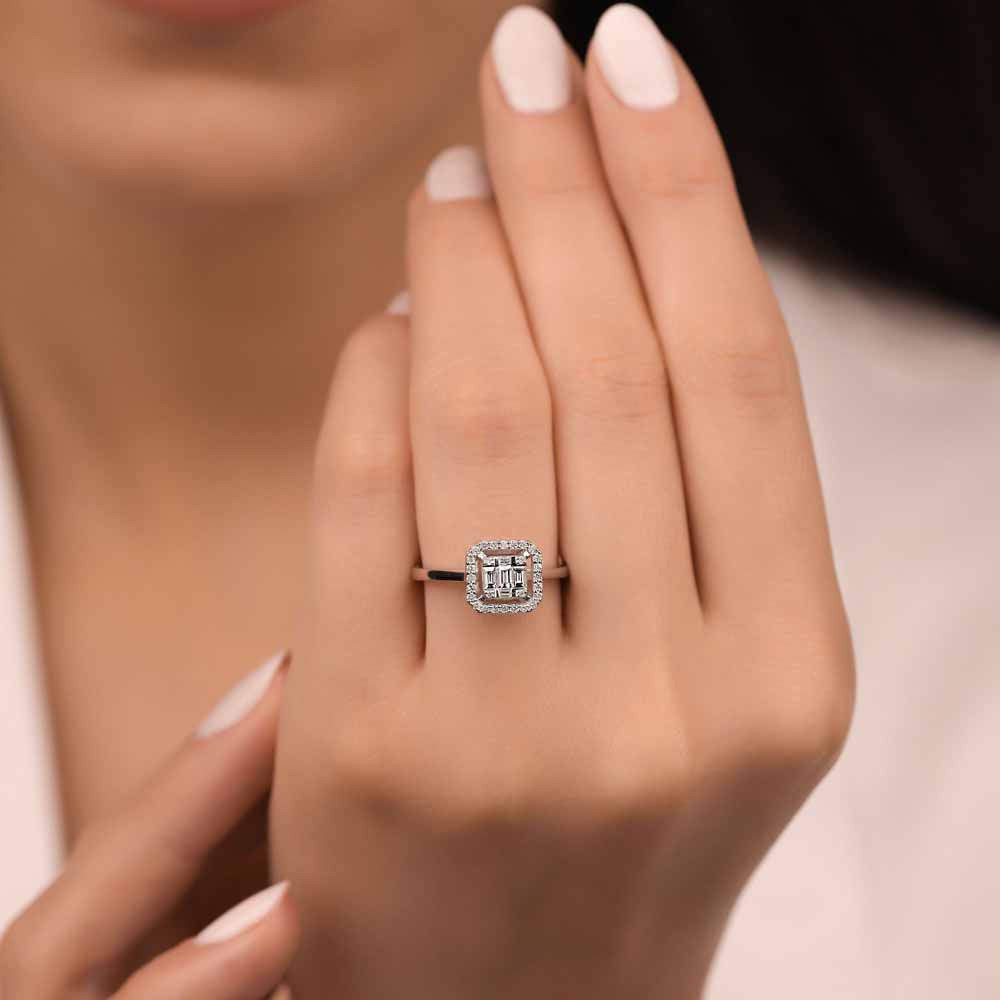 0,35 Karat Pırlanta Taşlı Kare Baget Yüzük