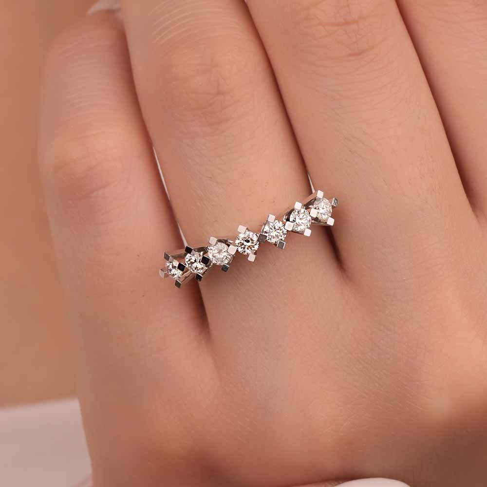 Beştaş Yüzükler 0,67 Karat Pırlanta Yedi Taş Yüzük