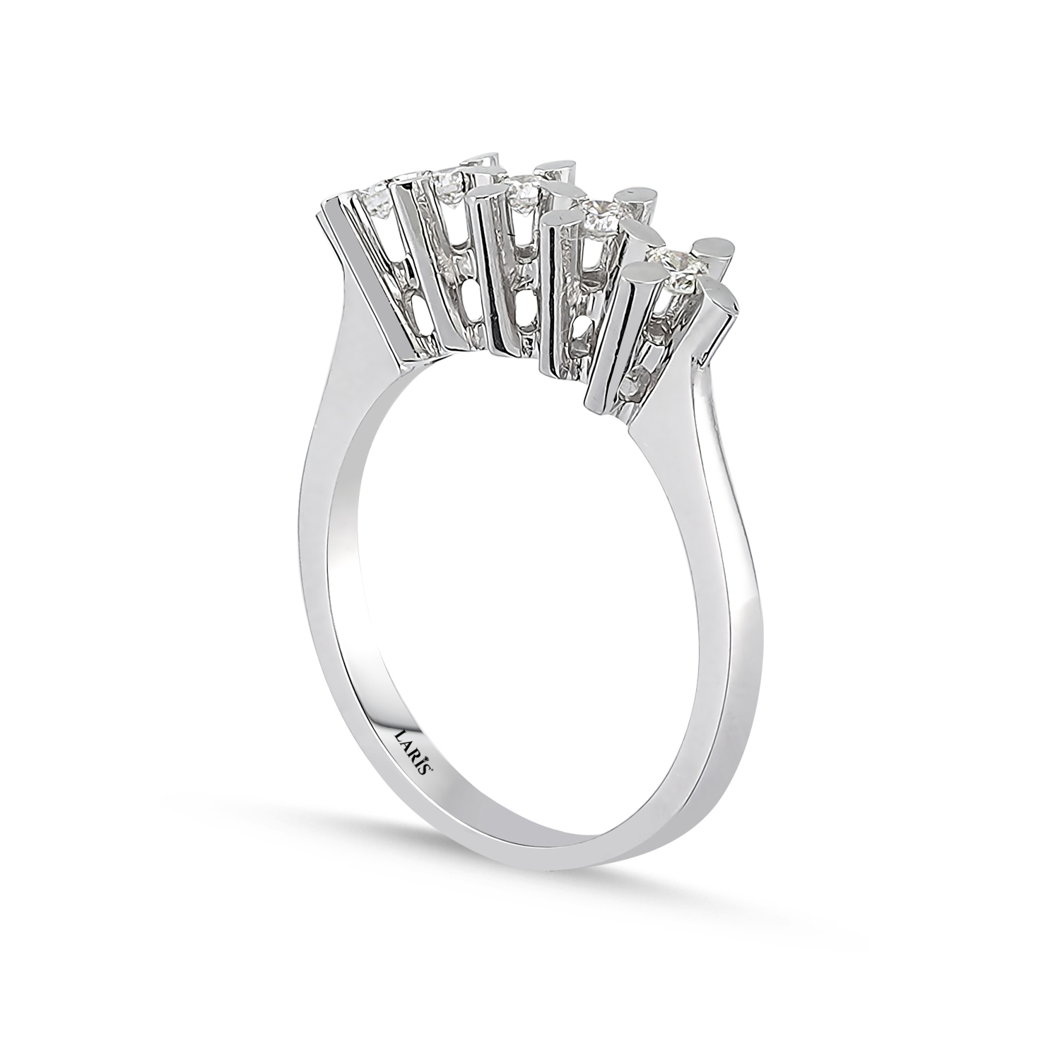 Beştaş Yüzükler 0,20 Karat Pırlanta Badem Tırnak Serene Beştaş Yüzük