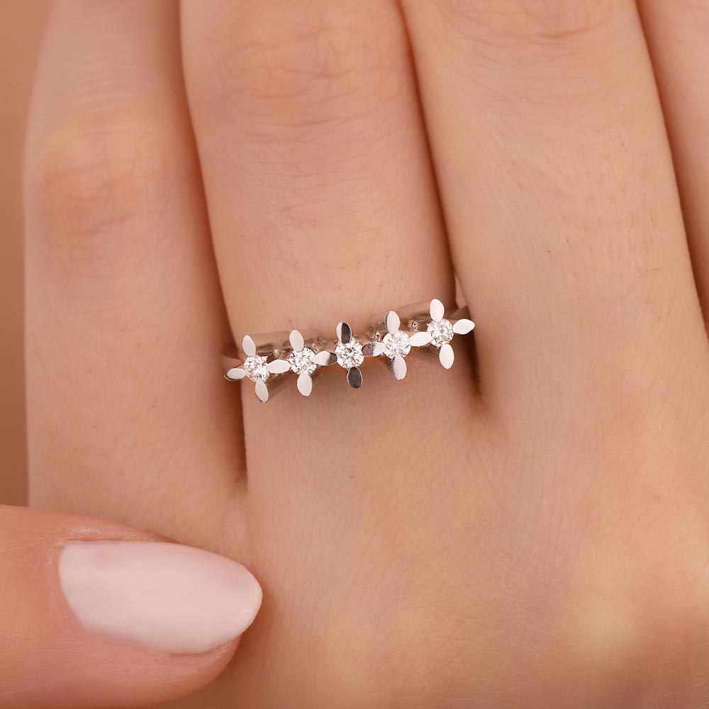 Beştaş Yüzükler 0,20 Karat Pırlanta Badem Tırnak Serene Beştaş Yüzük