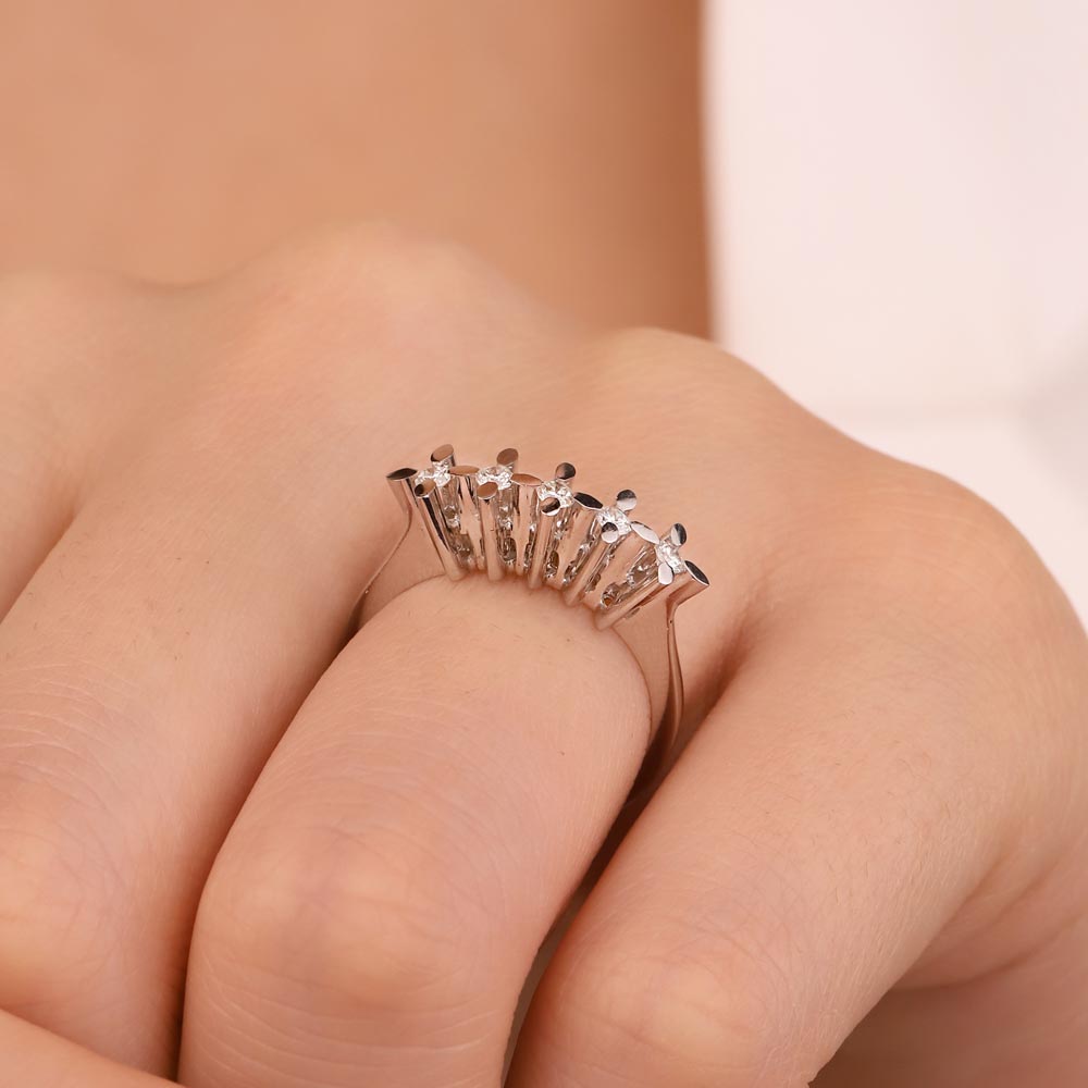 Beştaş Yüzükler 0,20 Karat Pırlanta Badem Tırnak Serene Beştaş Yüzük