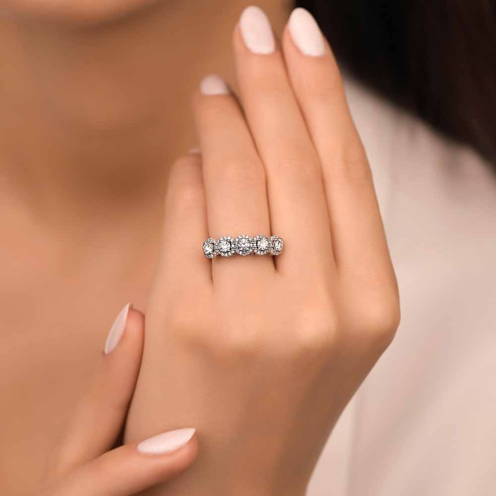 Beştaş Yüzükler 0,85 ct. Pırlanta Beştaş Halo Yüzük