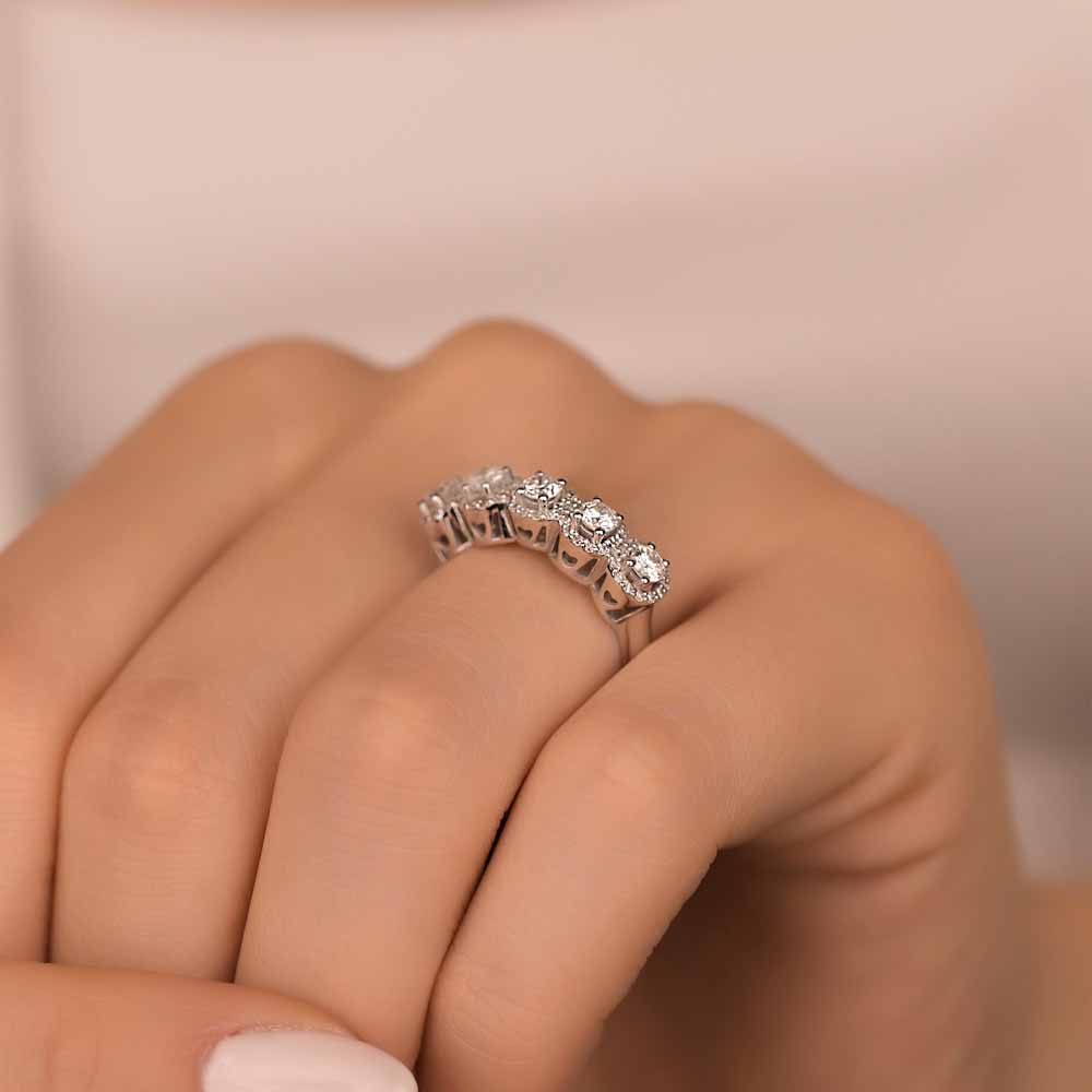 Beştaş Yüzükler 0,85 ct. Pırlanta Beştaş Halo Yüzük