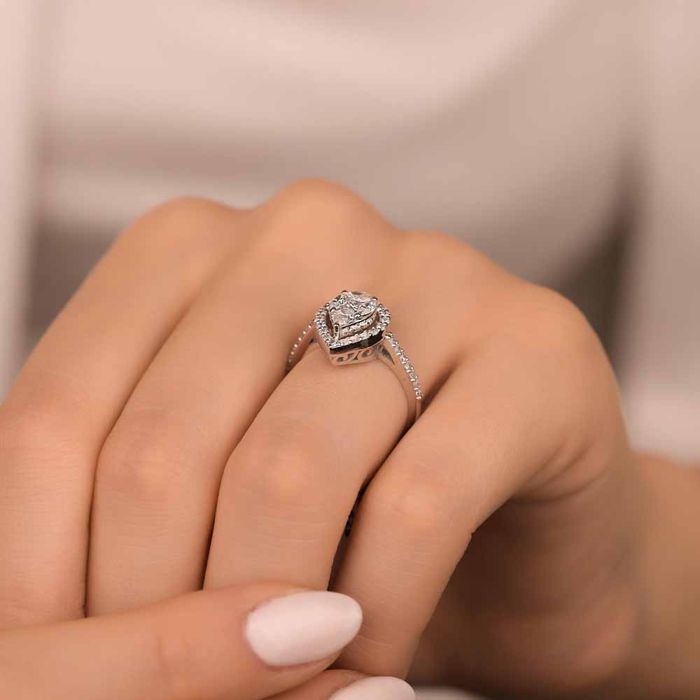 Özel Tasarım Yüzükler 0,84 Karat Damla Pırlanta Taşlı Özel Tasarım Elara Yüzük