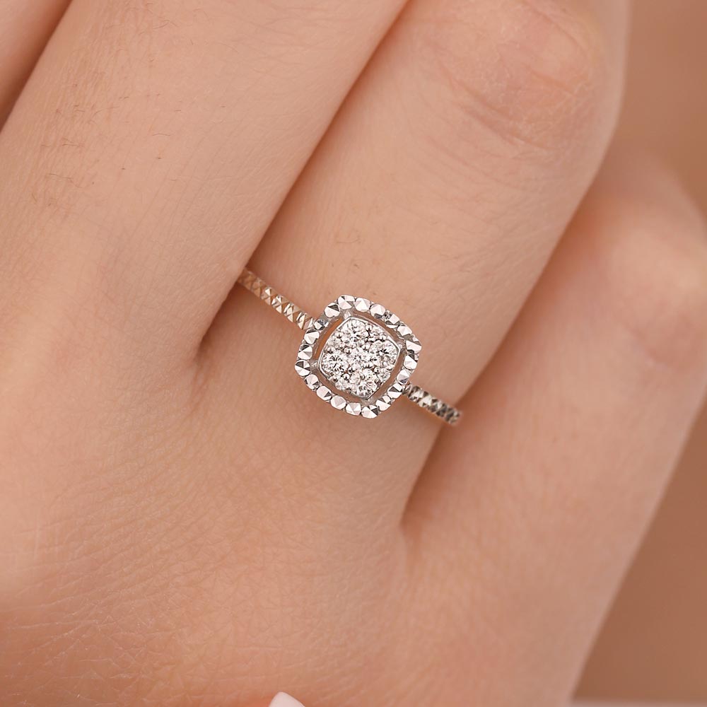 0.12 Karat Pırlanta Kalem İşlemeli Coronet Yüzük